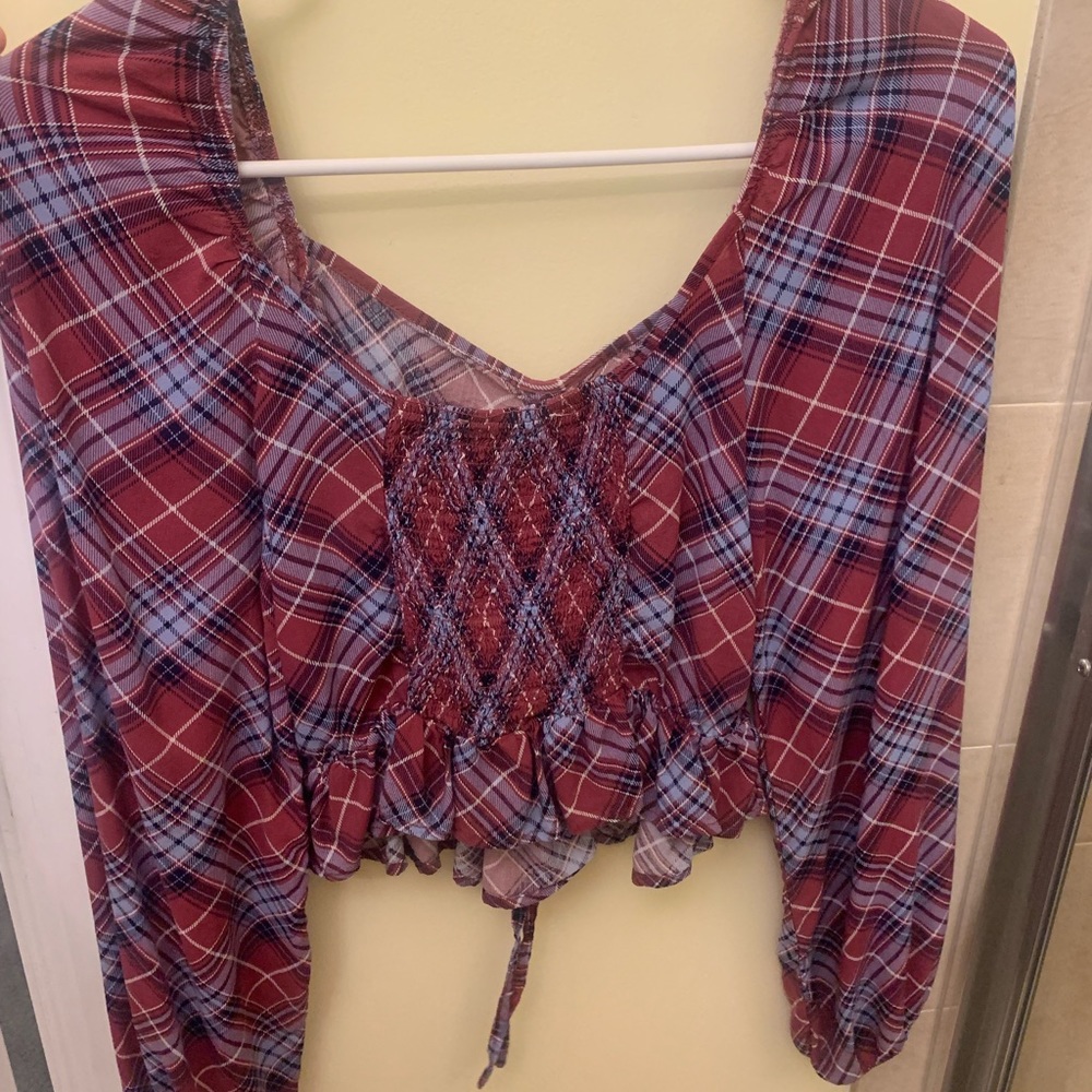 Plaid cropped blouse with puffy sleeves